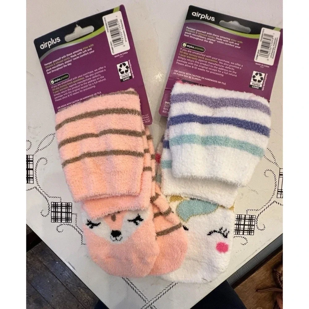 2 Air Plus Aloe Infused Peach Fox And Unicorn Novelty Moisturizing Socks Spa Day